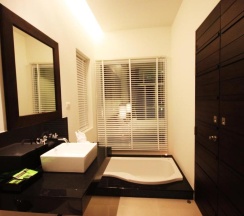 Вилла с 3 комнатами в Two Villas Holiday Oxygen Style Bangtao Beach