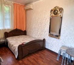 Апартаменты c 1 комнатой с балконом в Кристалл