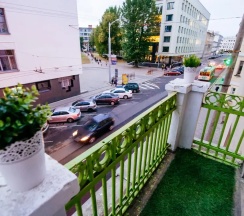 Апартаменты с балконом и с видом на город в Апарт-Отель около ЖД Вокзала