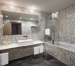 Семейный номер в Golden Tulip