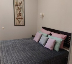 Двухкомнатная квартира с ванной,большой кроватью KING SIZE и кухонным уголком в На Невском