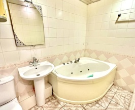 Апартаменты с балконом в Two Pillows on boulevard Pischevikov