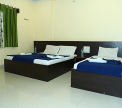 Трёхместный номер Standard в Sai Madhavi Palace Hotel