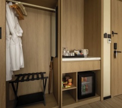 Трёхместный номер Deluxe в Laya Resort Phuket Island