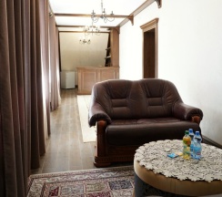 Апартаменты с 3 комнатами с балконом в Салам