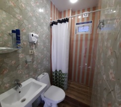 Трёхместный номер Standard с балконом и с видом на город в Morskoy priboy