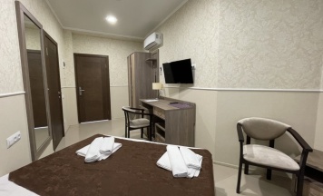 Двухместный номер Standard с балконом и с красивым видом из окна двуспальная кровать в Альтаир