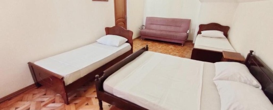 Четырёхместный номер Standard с балконом в Batumi Sun Hostel