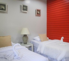 Двухместный номер Standard с видом на бассейн двуспальная кровать в Maikhao Home Garden Bungalow