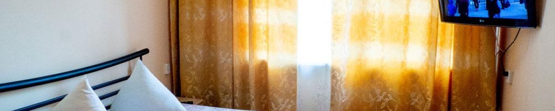 Номер стандарт с 1 двуспальной кроватью (с завтраком) в Кедр