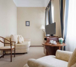 Двухместный полулюкс Grand с красивым видом из окна двуспальная кровать в Селигер Палас