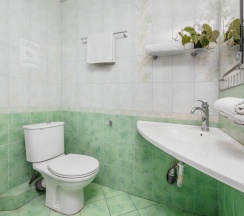 Шестиместные апартаменты с 2 комнатами с видом на внутренний двор в Green rent