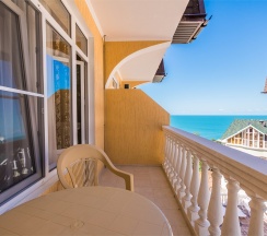 Семейный  с балконом  видом на море и бассейн в Aqualife