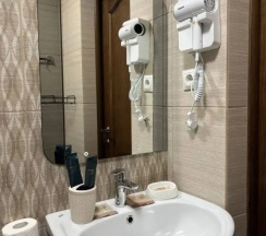 Двухместный номер Standard с балконом и с видом на внутренний двор двуспальная кровать в Шатун