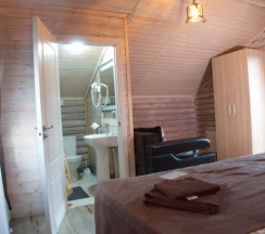 Семейный 4 местный 2 этажный отдельно стоящий дом (сруб) в Золотая рыбка