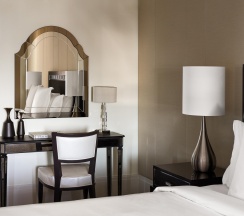 Номер люкс делюкс с 1 двуспальной кроватью в Four Seasons Hotel Moscow
