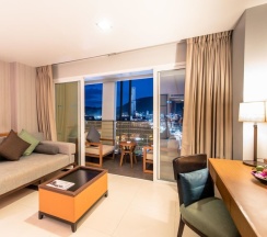 Двухместный номер Deluxe с балконом 2 отдельные кровати в ASHLEE Hub Hotel Patong