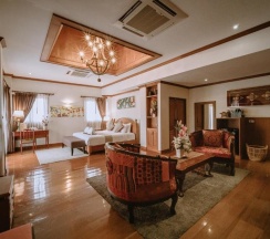 Люкс Deluxe с балконом и с красивым видом из окна в Baan Huen Phen