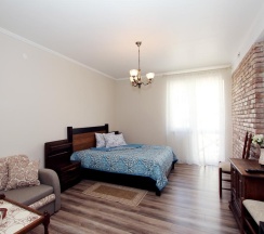 Стандартный номер (с балконом) Широкая двуспальная кровать + доп.место в Garden House