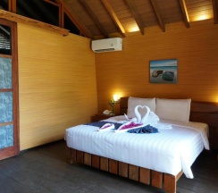 Двухместный номер Standard с видом на бассейн двуспальная кровать в Wah Resort Gili Trawangan