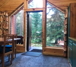 Шале 2. Четырёхместный номер комфорт с видом на лес в Белый волк