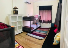 Кровать в общем номере в Baan Mae Somkid Homestay