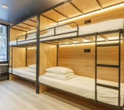 Общий мужской 8 местный номер верхние кровати в На Рубле