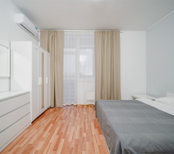 Улучшенная квартира ул. 8 Марта 190 с отдельной спальней в Rooms-Eкб