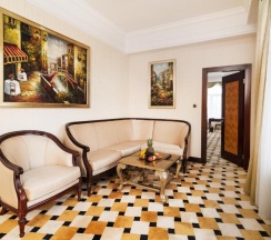 Люкс с 2 комнатами в Royal Tulip Almaty