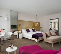 Номер Junior Suite SO Studio King - с большой двуспальной кроватью в So/Санкт-Петербург