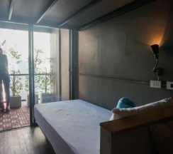 Трёхместный номер Standard в In A Box Hostel