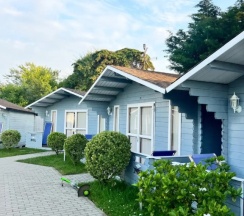 Двухместный семейный Домик с террасой двуспальная кровать в Летняя сказка