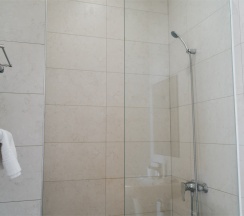 Двухместный номер с кроватью размера king-size и балконом в GemstHotel & SPA