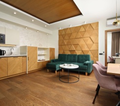 Двухместные семейные апартаменты с 2 комнатами с балконом и с красивым видом из окна двуспальная кровать в Premium Village Arkhyz