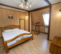 Двухместный коттедж Premium двуспальная кровать в Anstar House Vatutinki