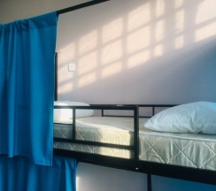 Кровать в 6-местном общем мужском номере в Отель на Тимирязевской