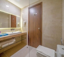 Двухместный номер Superior с балконом (2 отдельные кровати) в Gold Plaza Hotel Da Nang
