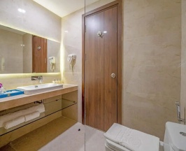 Семейный номер Standard с балконом в Gold Plaza Hotel Da Nang