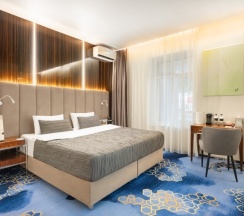 Делюкс в V Hotel&Rooftop lounge