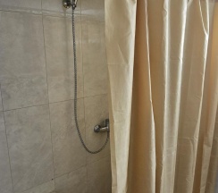 Комната стандарт с 1 односпальной и 1 двуспальной кроватью в Саймон