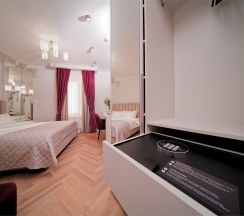 De Luxe Премиум двухместный номер с кроватью Queen-size в Тверские Замки DeLuxe