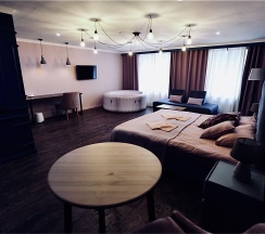 Люкс с одной кроватью размером King Size с окном (Отель Мёд) в Мёд & Маяк