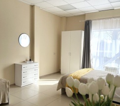 Трехместный номер с двуспальной и полутора спальной кроватью в Дисней