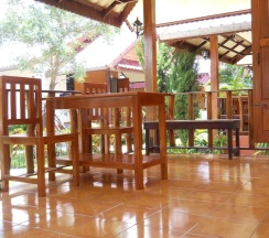 Бунгало с балконом в 4T Guesthouse