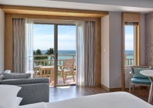 Четырёхместный номер Standard beachfront в Phuket Marriott Resort & Spa, Merlin Beach