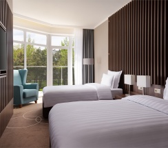 Номер Executive Suite Great с двуспальной кроватью, двумя односпальными кроватями, кресло-кроватью и диван-кроватью в Movenpick Resort&SPA Anapa Miracleon