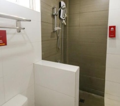 Кровать в общем номере в OYO 842 City Smiles Apartelle (Vaccinated Staff)