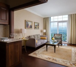 Люкс Deluxe с балконом и с красивым видом из окна в Rixos Almaty