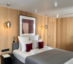 DE LUXE (BATH) в Milot