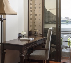 Двухместный номер Riverfront Deluxe (двуспальная кровать) в Anantara Riverside Bangkok Resort